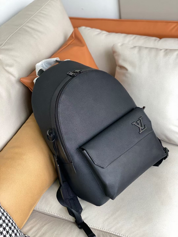 l**is V*t*n backpack