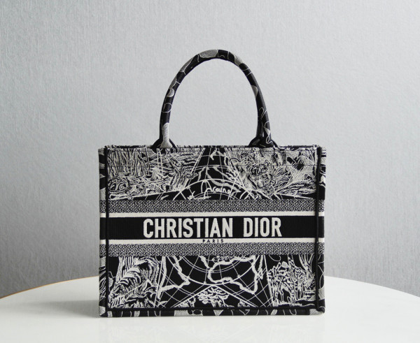 medium D*or book tote