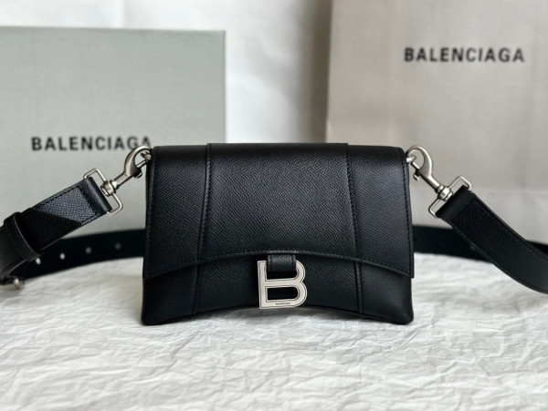 MEN''S DOWNTOWN MEN XXS CROSSBODY BAG IN BLACK