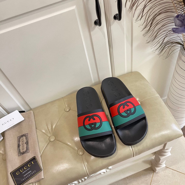 G*u*i interlocking g slide sandal