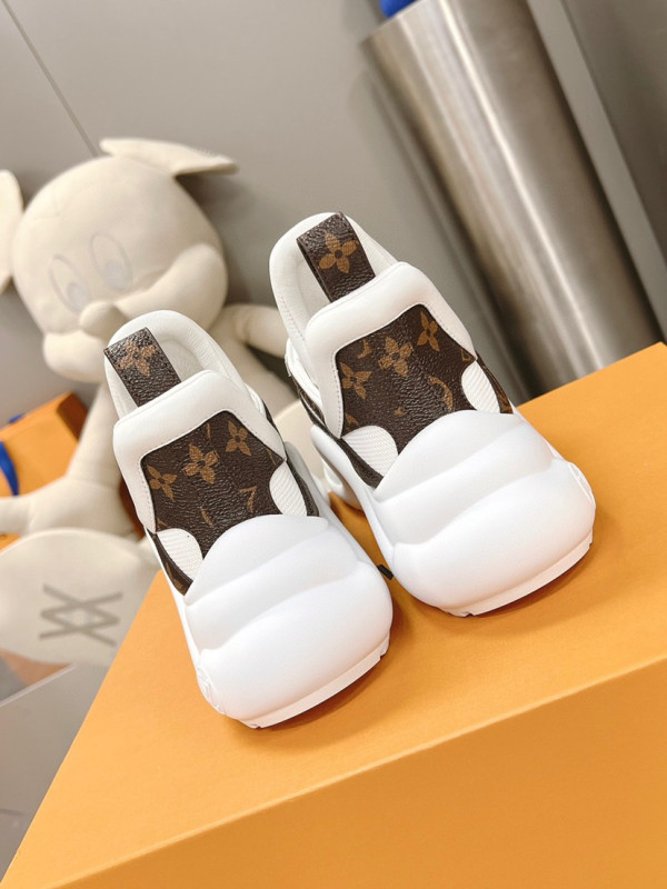 l**is V*t*n archlight sneaker