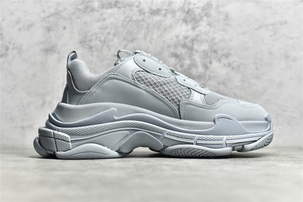 Ba*len*cia*ga triple s