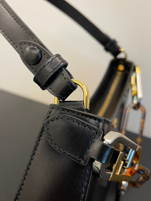 F**di o’lock swing