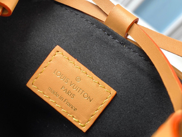 l**is V*t*n noÉ purse