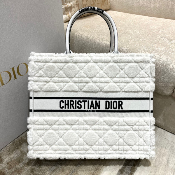 large D*or book tote