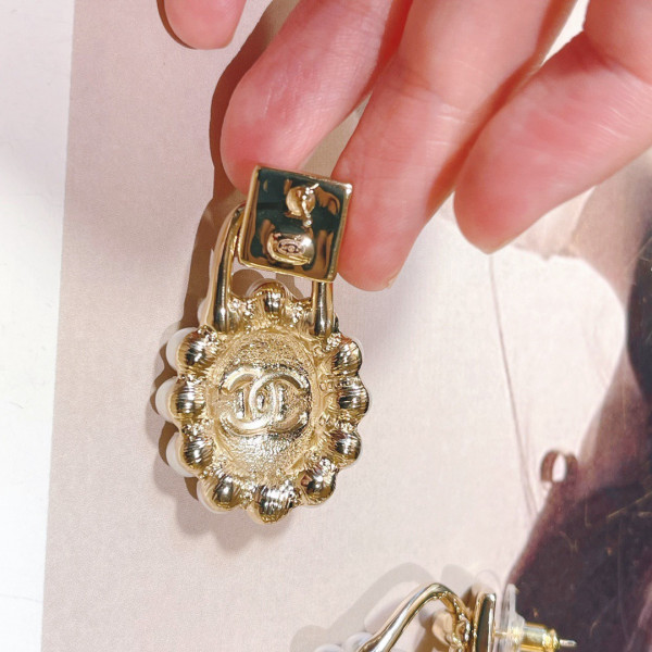 CL EARRINGS