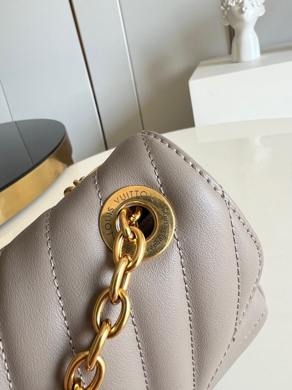 l**is V*t*n new wave chain bag pm