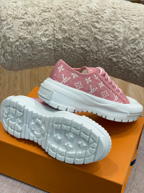 l**is V*t*n squad sneaker