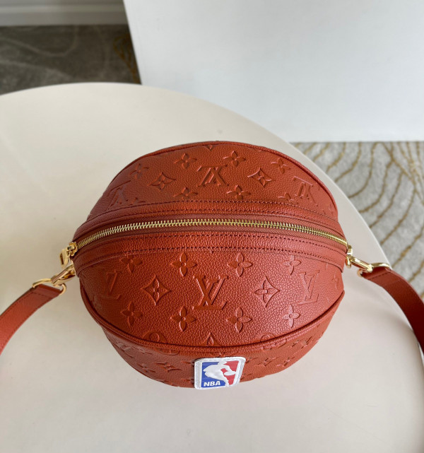l**is V*t*n lvxnba ball in basket