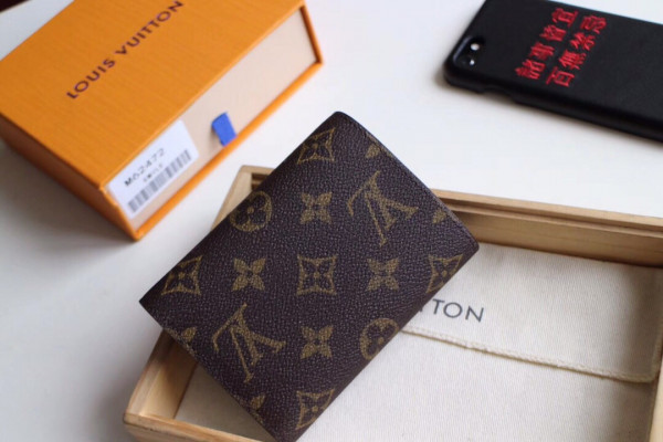 l**is V*t*n victorine wallet