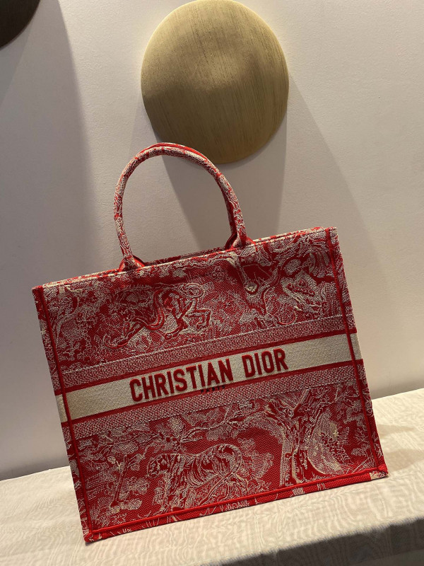 large D*or book tote