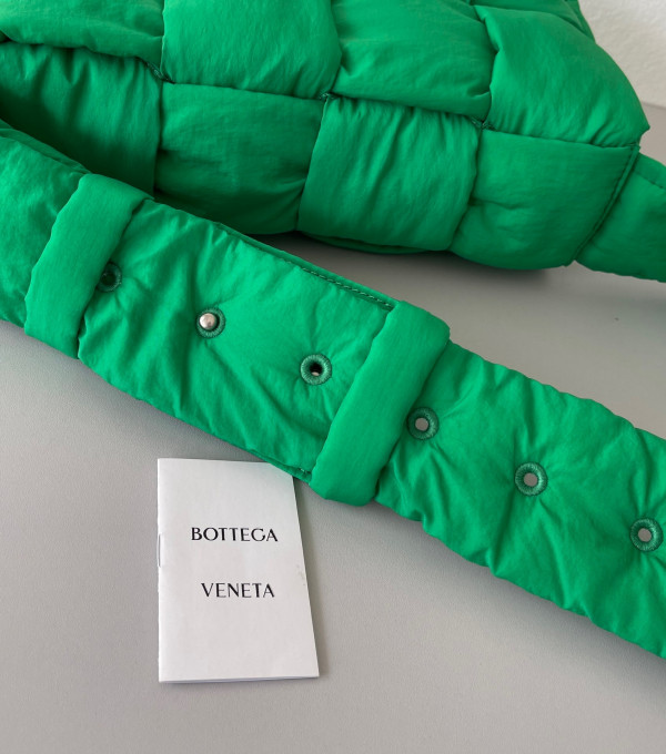 Bo*te*ga ve*ne*ta padded tech cassette