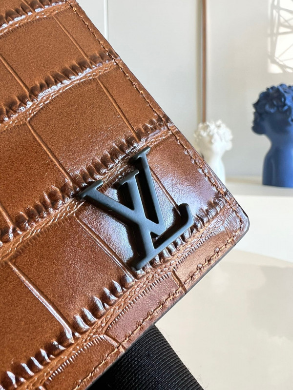 l**is V*t*n multiple wallet