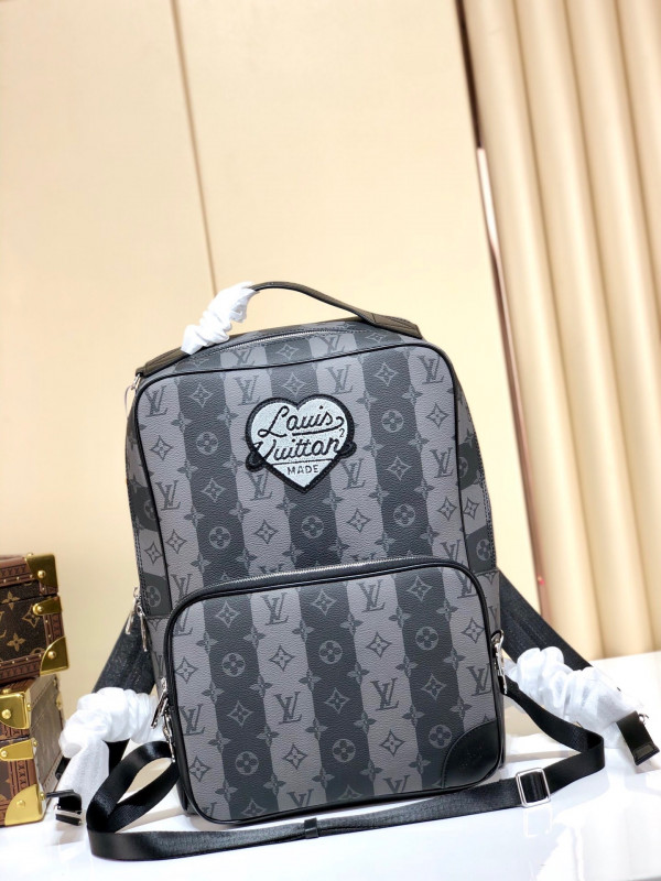 l**is V*t*n utilitary backpack