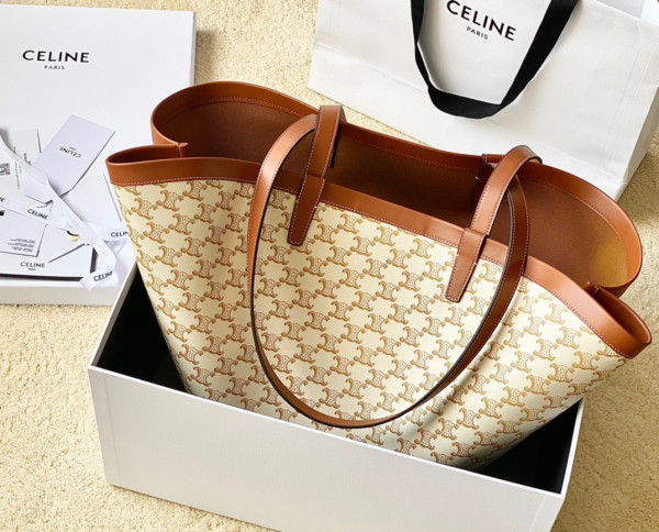 Ce**e medium couffin cuir triomphe
