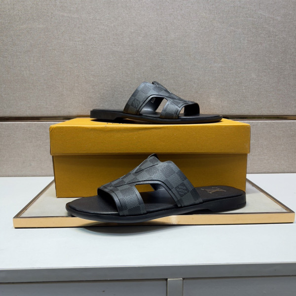 l**is V*t*n sandals