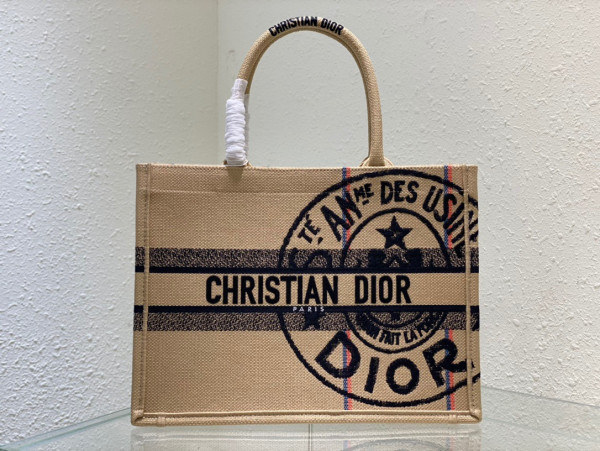 medium D*or book tote
