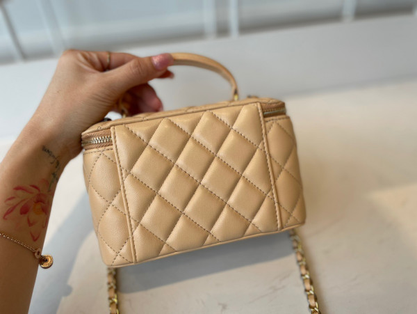 CL VANITY CASE