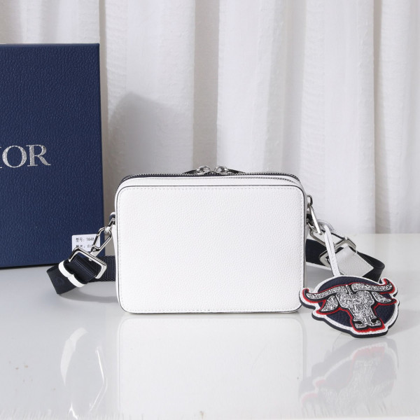D*or and shawn messenger pouch