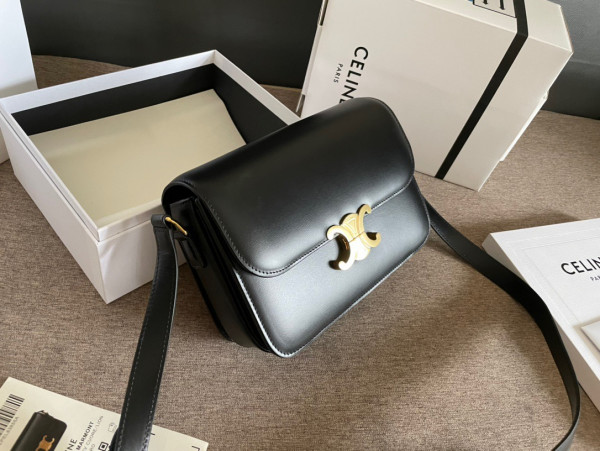 Ce**e classique triomphe bag