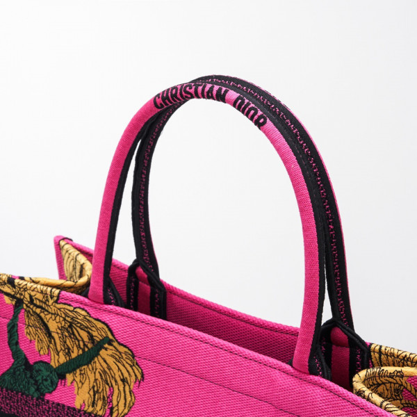 medium D*or book tote