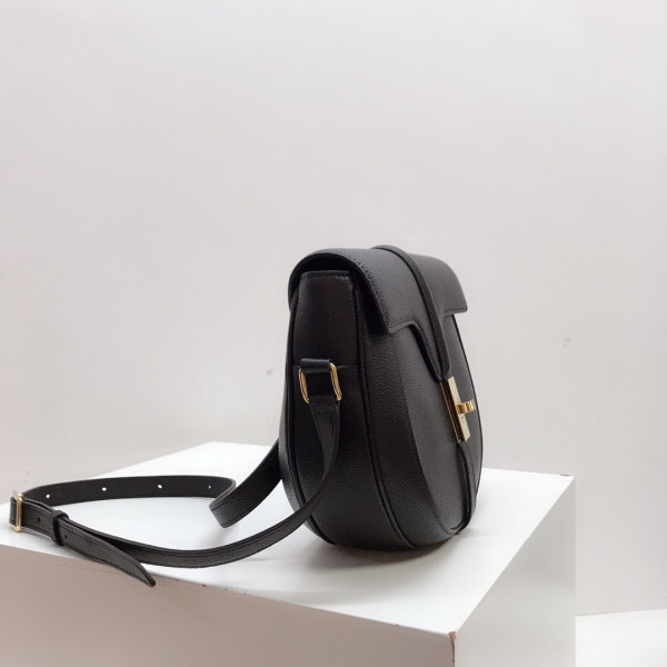 Ce**e besace 16 bag in grained calfskin