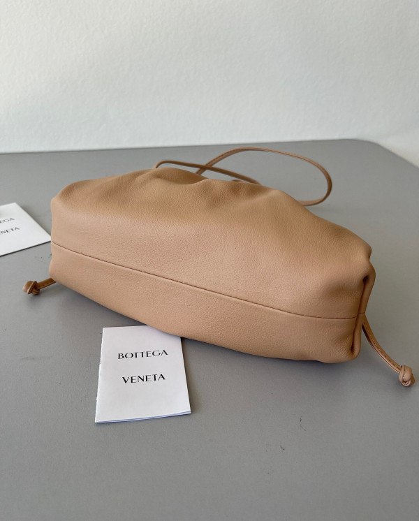 Bo*te*ga ve*ne*ta mini pouch