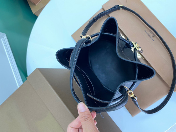 B**rry small tb bucket bag
