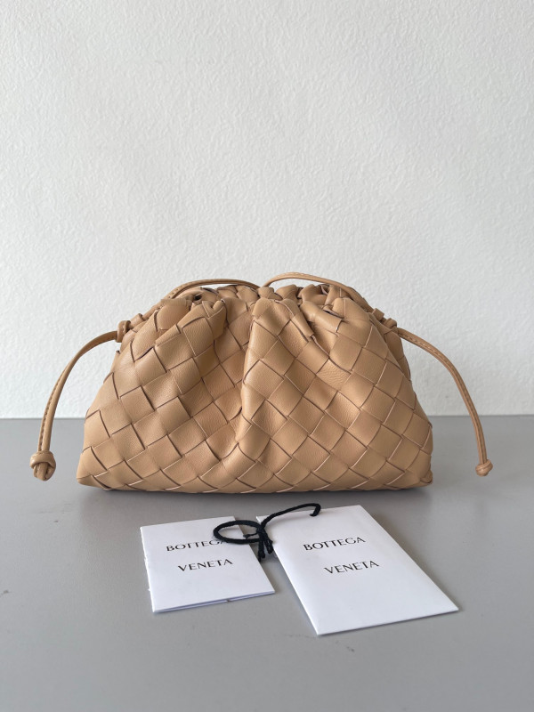 Bo*te*ga ve*ne*ta mini pouch
