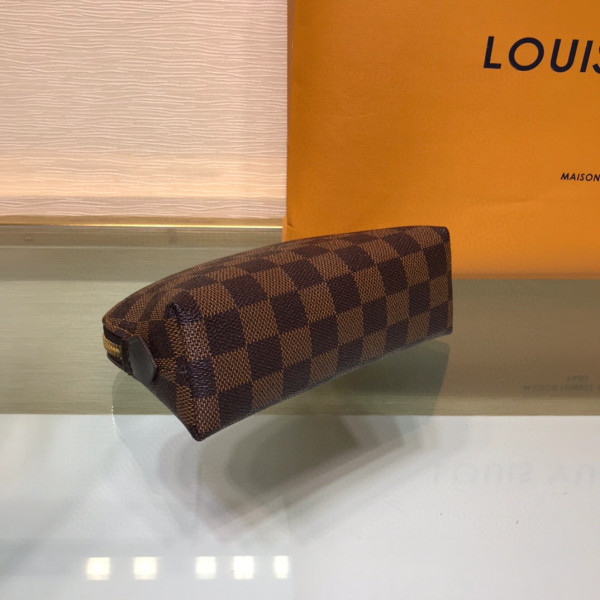 l**is V*t*n cosmetic pouch