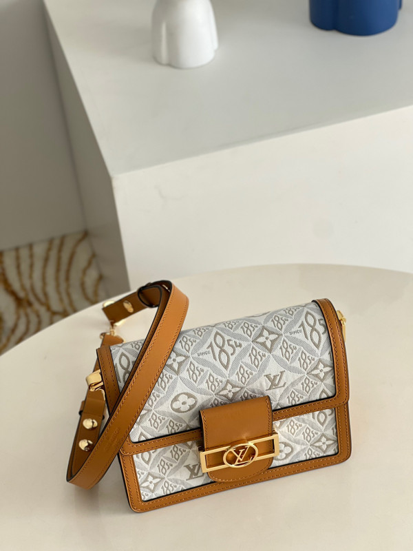 l**is V*t*n dauphine mini