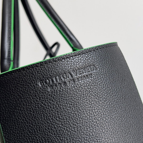 Bo*te*ga ve*ne*ta arco medium tote