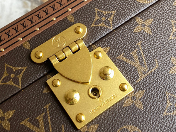 l**is V*t*n coffret accessoires