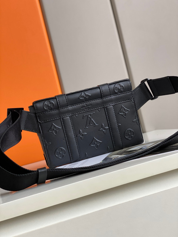 l**is V*t*n trunk slingbag