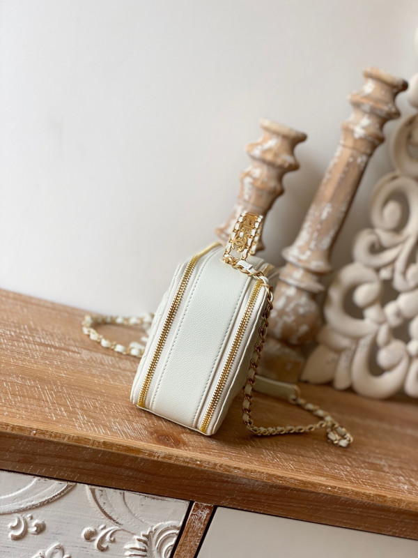 CL VANITY CASE