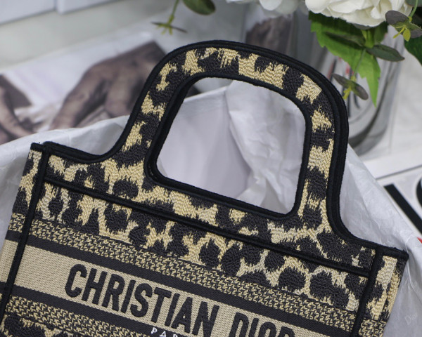 D*or book tote mini