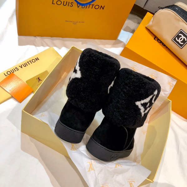 l**is V*t*n boots