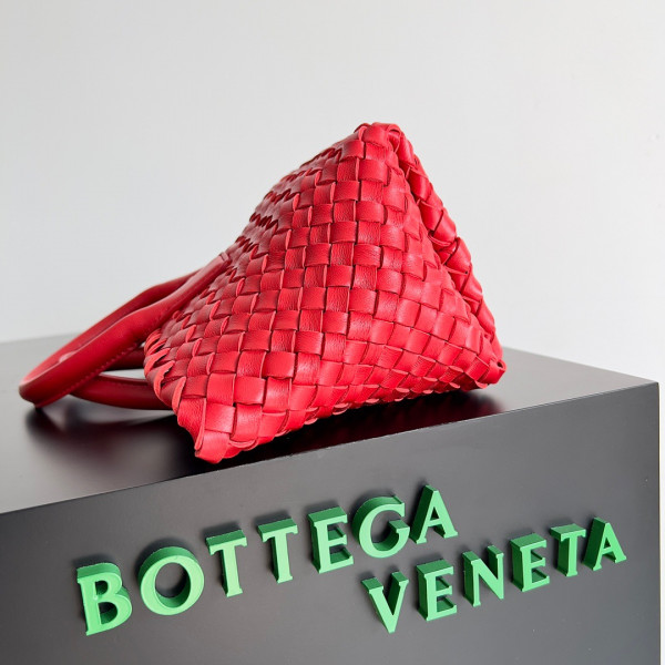 Bo*te*ga ve*ne*ta mini cabat