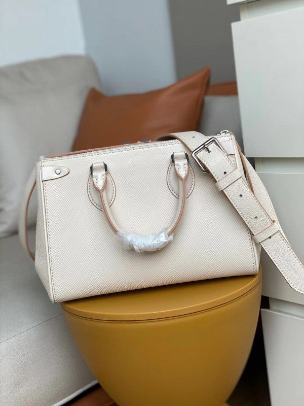 l**is V*t*n grenelle tote mm