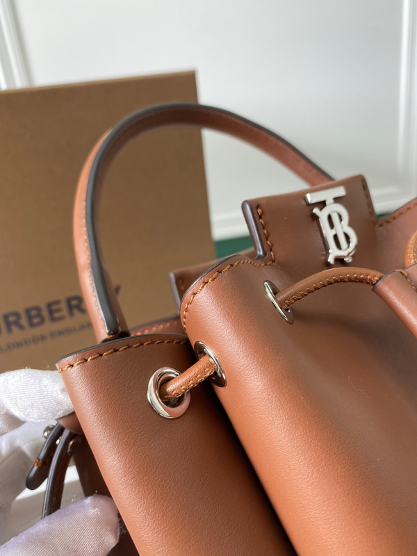 B**rry bucket bag