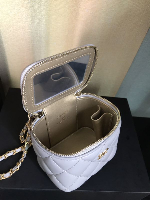 CL SMALL VANITY WITH CHAIN