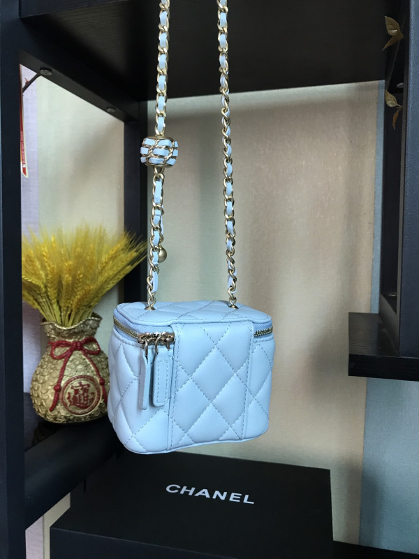 CL SMALL VANITY WITH CHAIN