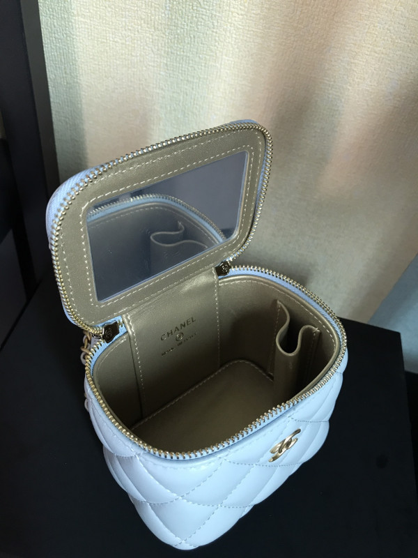 CL SMALL VANITY WITH CHAIN