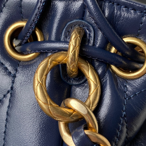 CL SMALL BUCKET BAG