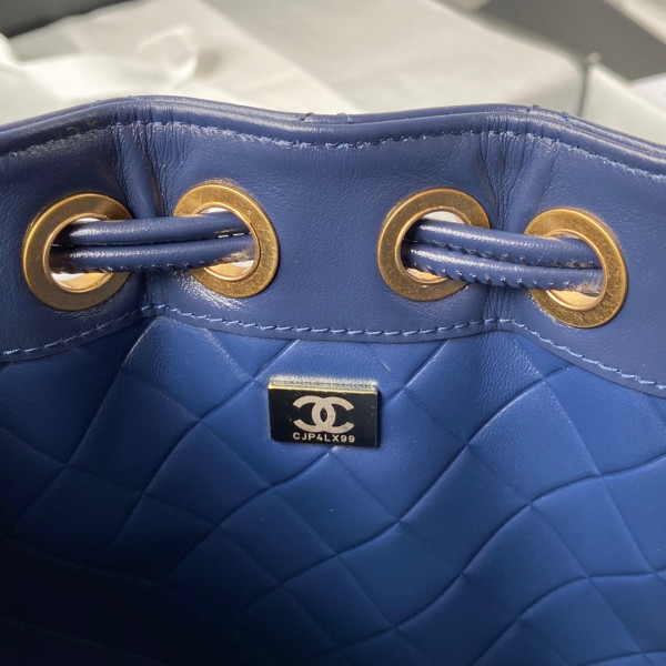 CL SMALL BUCKET BAG