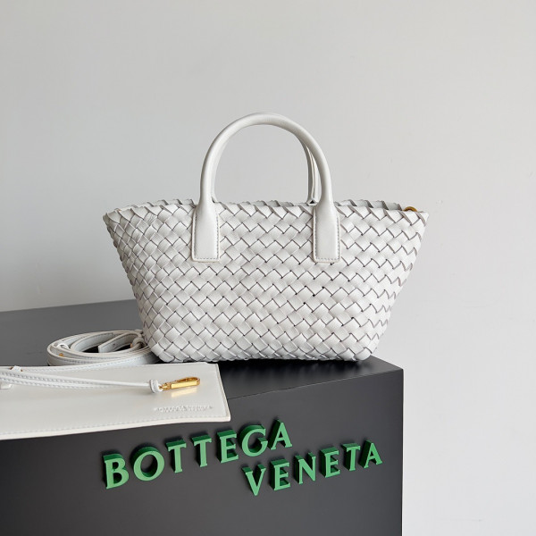 Bo*te*ga ve*ne*ta mini cabat