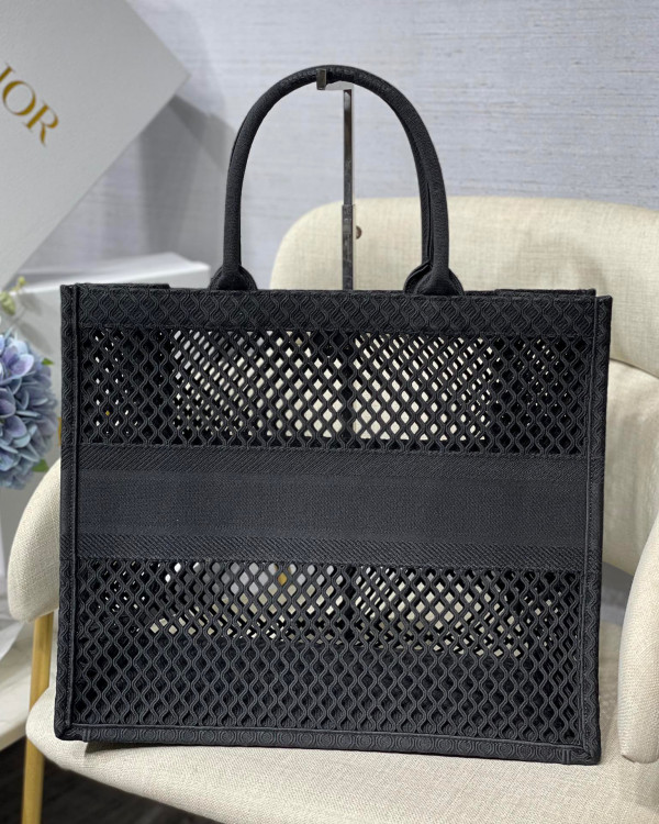 large D*or book tote