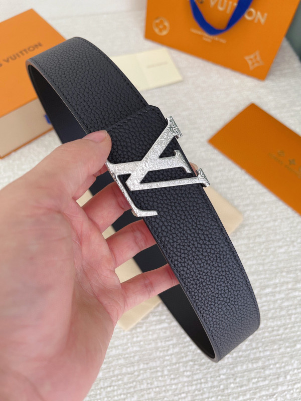 l**is V*t*n belt