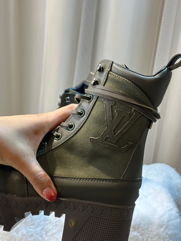 l**is V*t*n boots