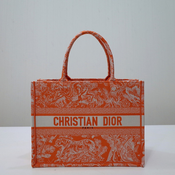 medium D*or book tote